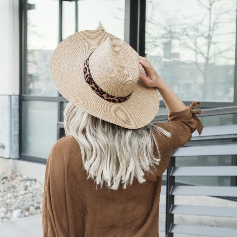 Leopard print tan straw hat